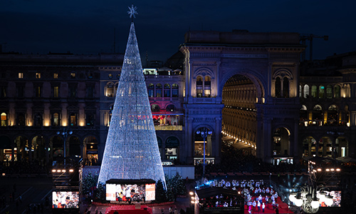 L’albero di piazza Duomo visitato da più di 554.000 persone. Milano si conferma solidale con oltre 3400 donazioni.