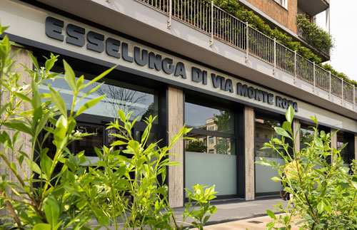 facciata dell'Esselunga di Via Monterosa