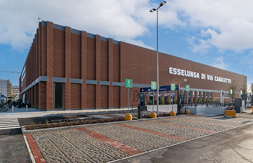 Foto esterna supermercato Esselunga di Via Canaletto